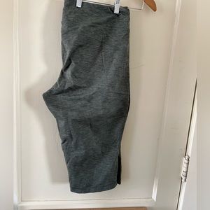 Duluth Trading Women's NoGA Classic Capris large olive green